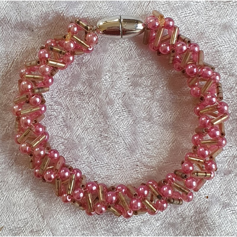 Gefädeltes Armband rosa