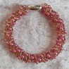 Gefädeltes Armband rosa