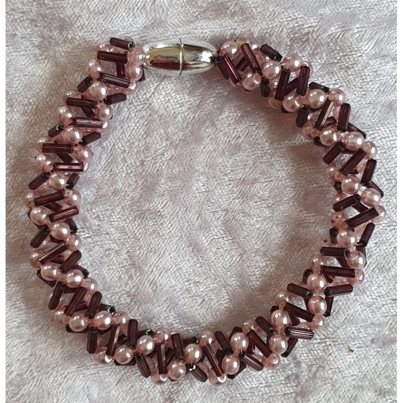 Gefädeltes Armband rosa/violette