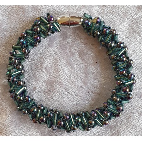 Gefädeltes Armband seegrün
