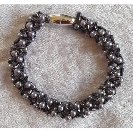 Gefädeltes Armband grau