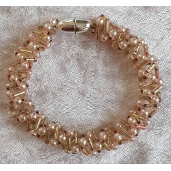 Gefädeltes Armband hellrosa