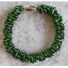 Gefädeltes Armband grün