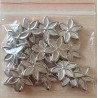 Kunststoff Perle Blume silberfarbig