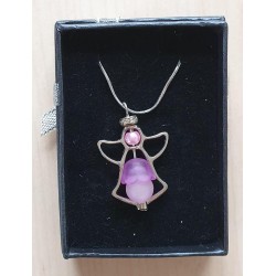 Kette mit Engelanhänger flieder