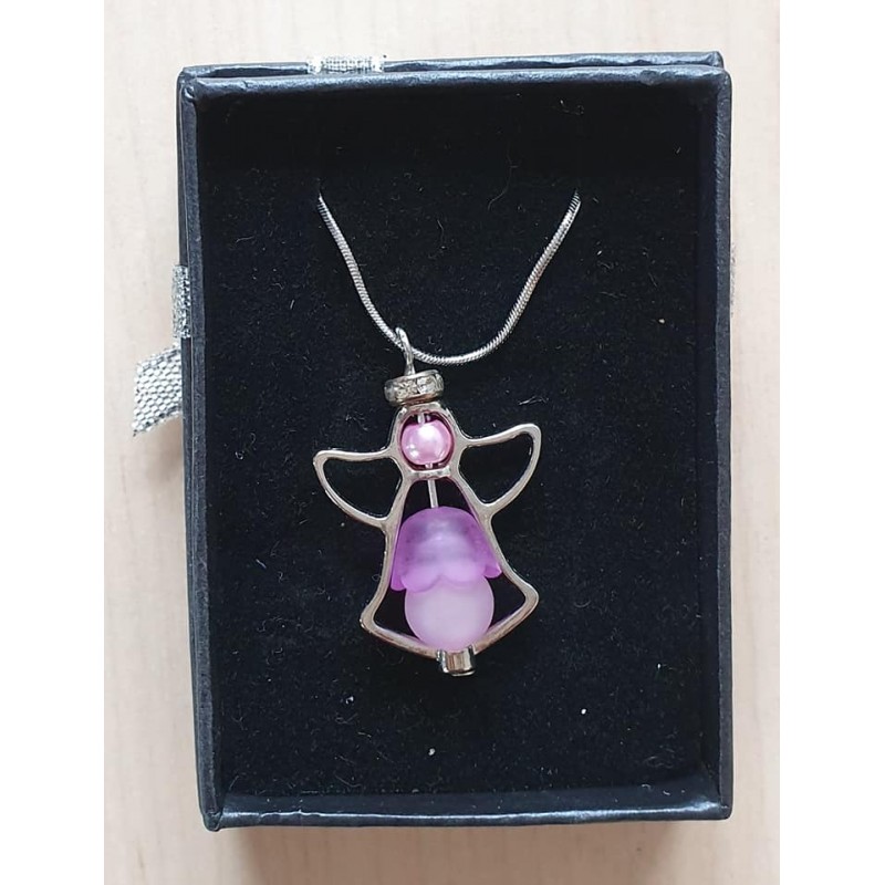 Kette mit Engelanhänger flieder