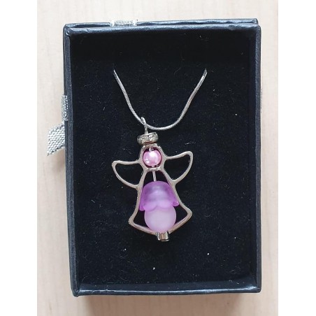 Kette mit Engelanhänger flieder