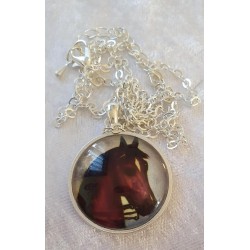 Kette mit Cabochon-Anhänger Pferd