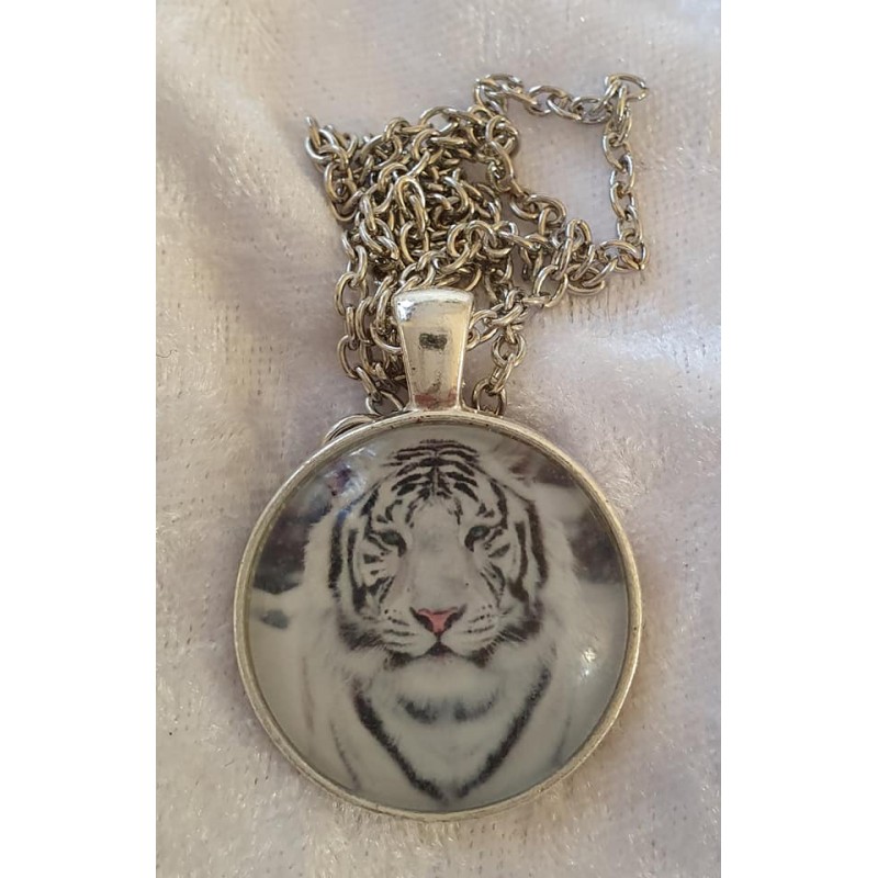 Kette mit Cabochon-Anhänger Weisser Tiger