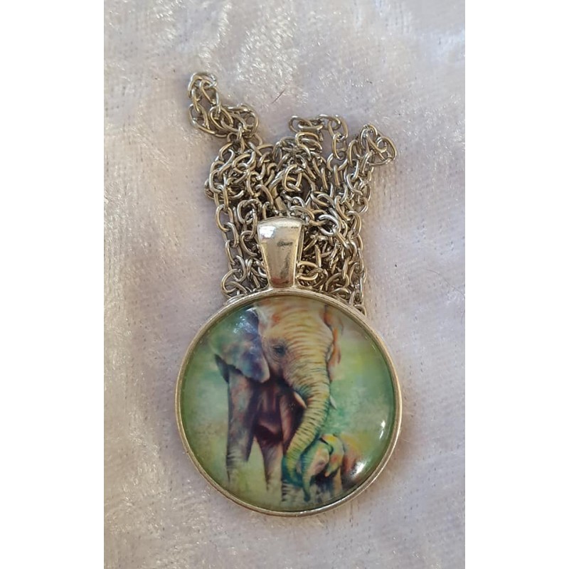Kette mit Cabochon-Anhänger Elefant
