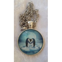 Kette mit Cabochon-Anhänger Pinguine