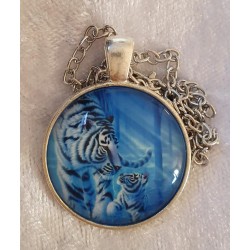 Kette mit Cabochon-Anhänger Weisser Tiger mit Jungen