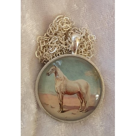 Kette mit Cabochon-Anhänger Schimmel
