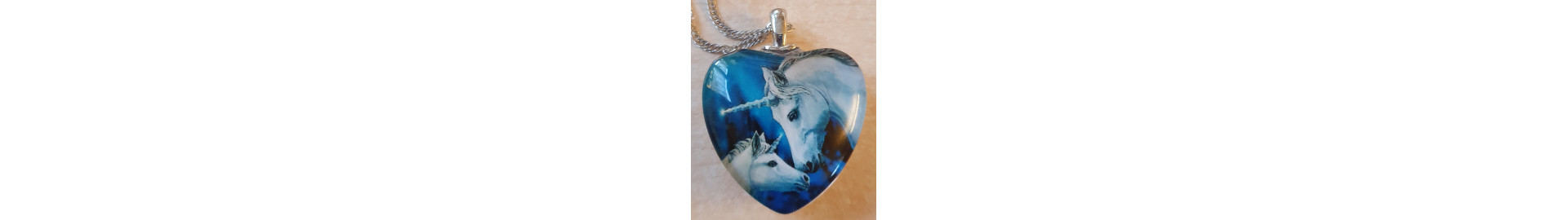 Ketten mit Cabochon Anhänger
